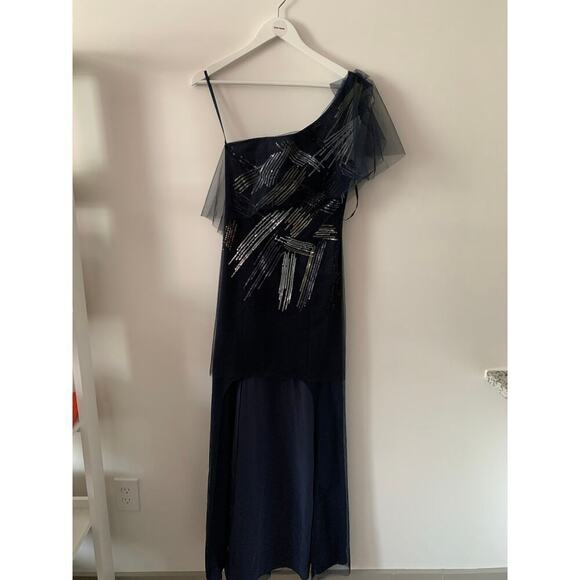 BCBGMaxAzria Dresses & Skirts - BCBG High Low Maxi Sequin Silk Tulle One Shoulder Dress Size 6 NWT